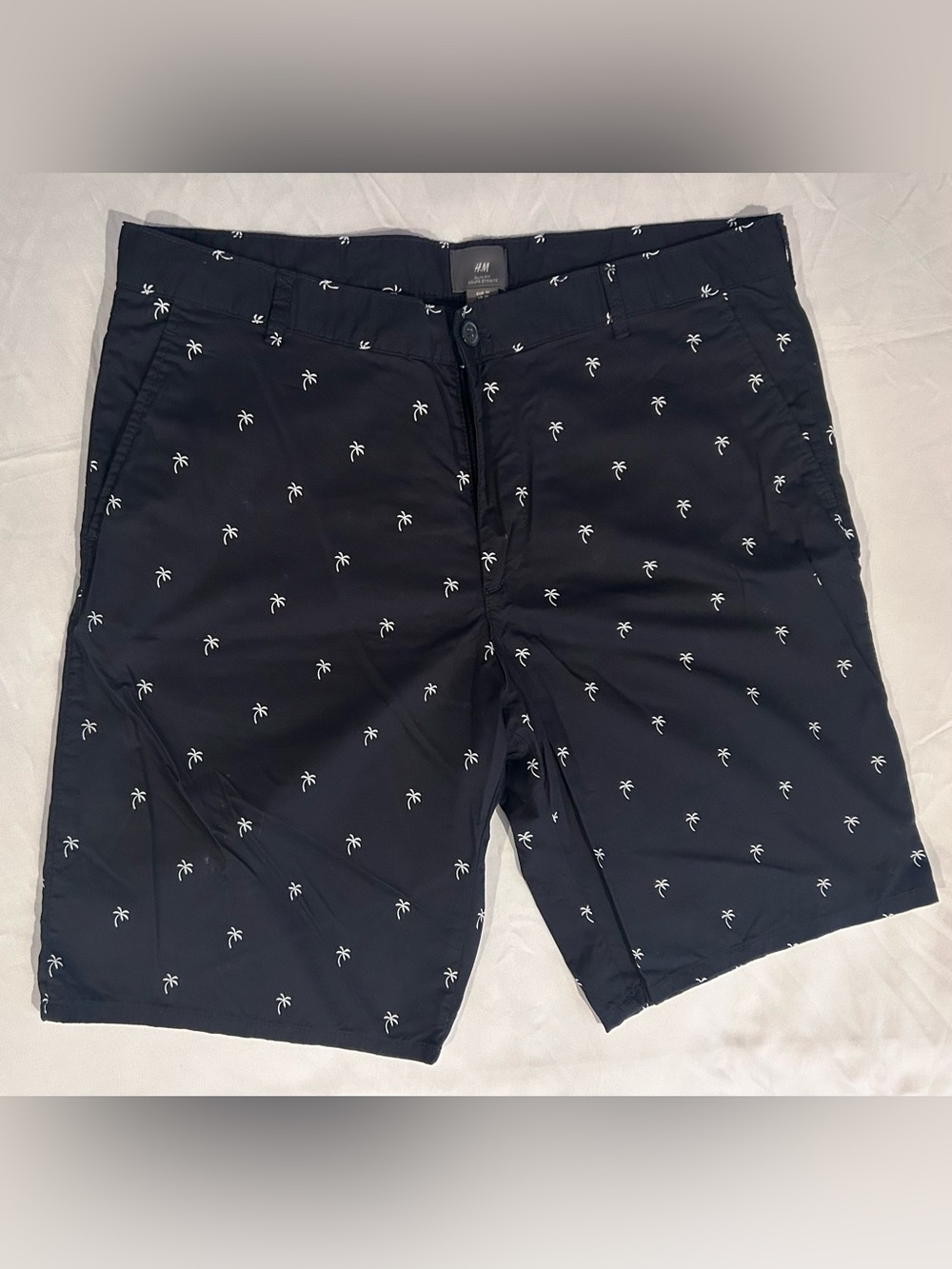 H&M Palm Tree Print Shorts Mens Size 36 Slim Fit Flat Front Bermuda